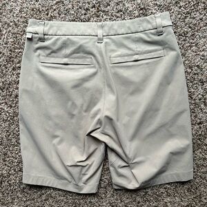 Classic khaki tan *LuLuLemon* lightweight wicking casual golf ⛳️ shorts - 32
